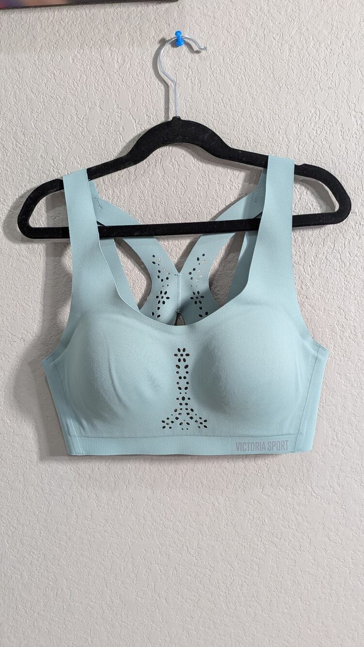 Athleisure Victoria Sport pastel mint Laser Cut Racerback Sports Bra - Size 32B